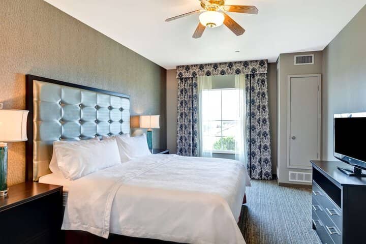 Room 27 of 49